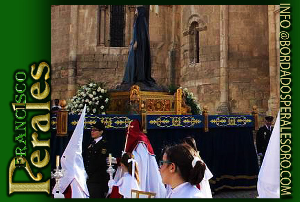 Faldón para la Hermandad de la Virgen de la Soledad al Pie De la Cruz de Segovia.