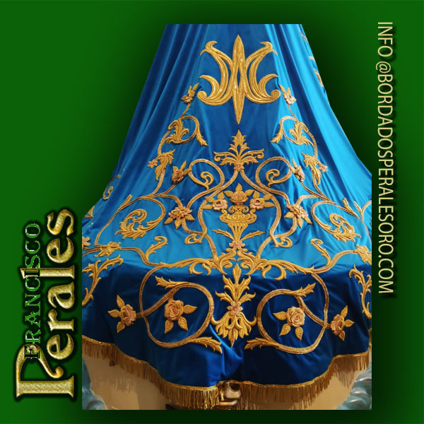 Manto bordado para Nuestra Señora de la Vega, Patrona de Valfermoso de  Tajuna en Guadalajara. - Bordados Perales Oro